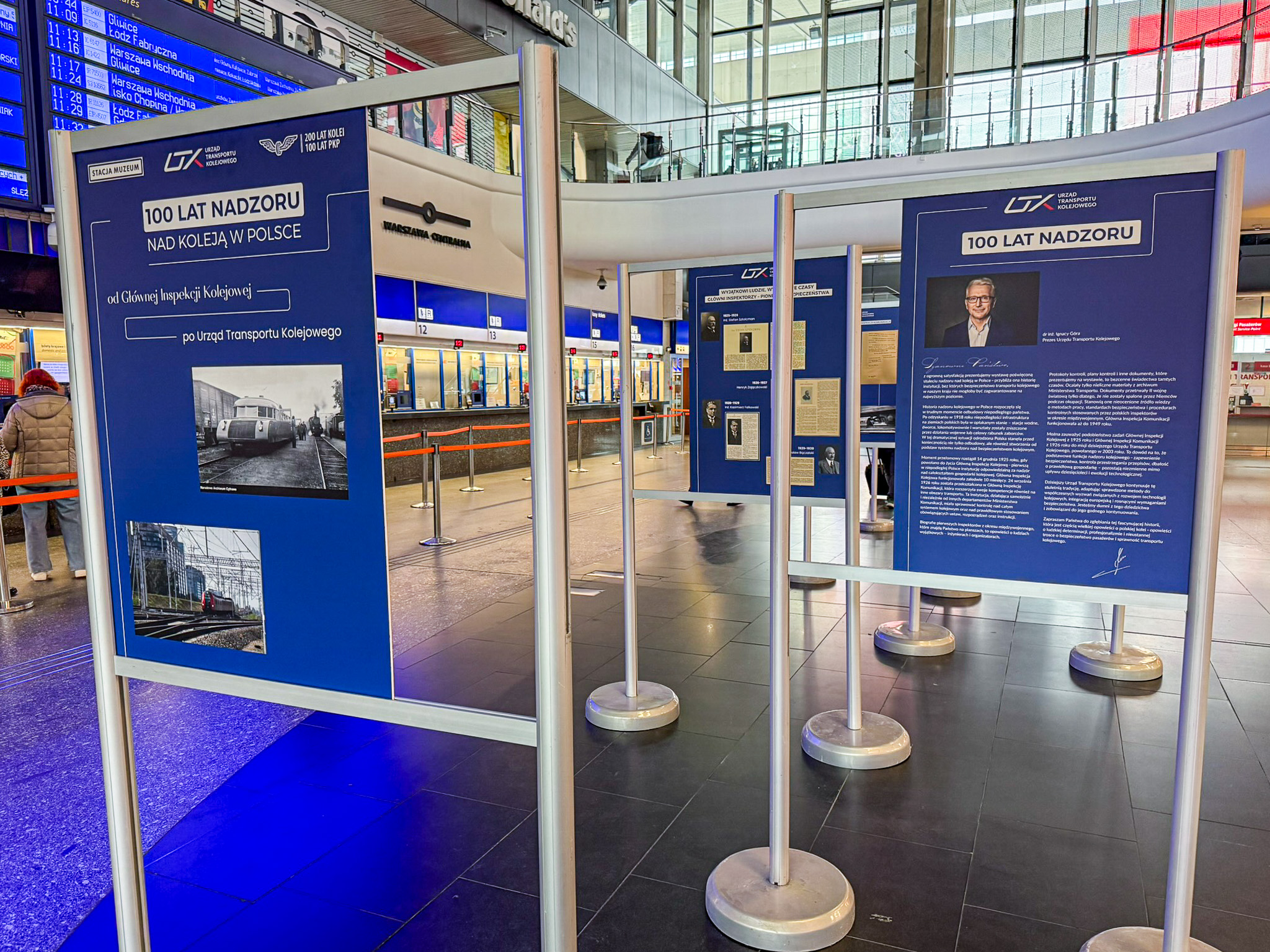 Wystawa „100 lat nadzoru” na dworcu Warszawa Centralna